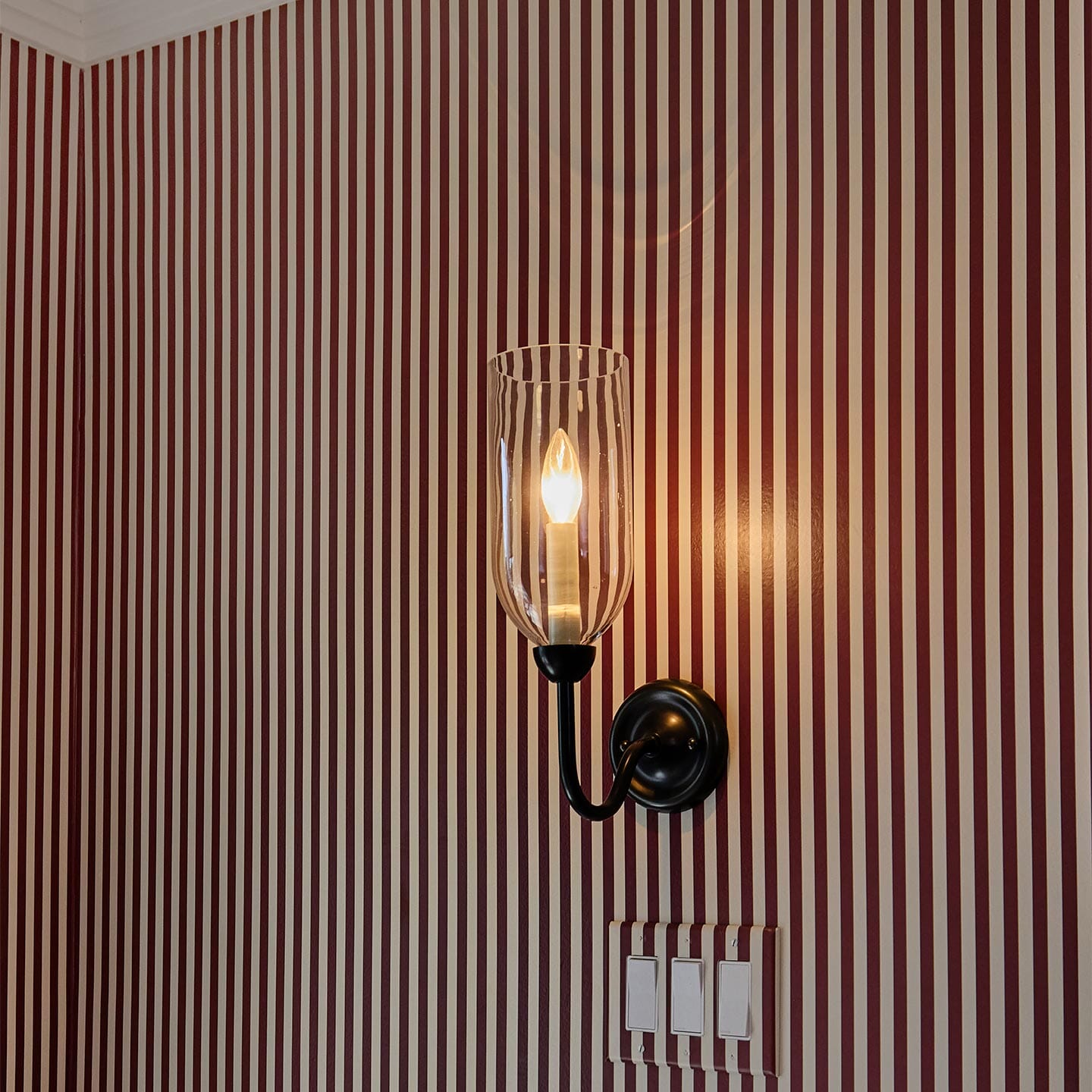 Classic Stripe Wallpaper