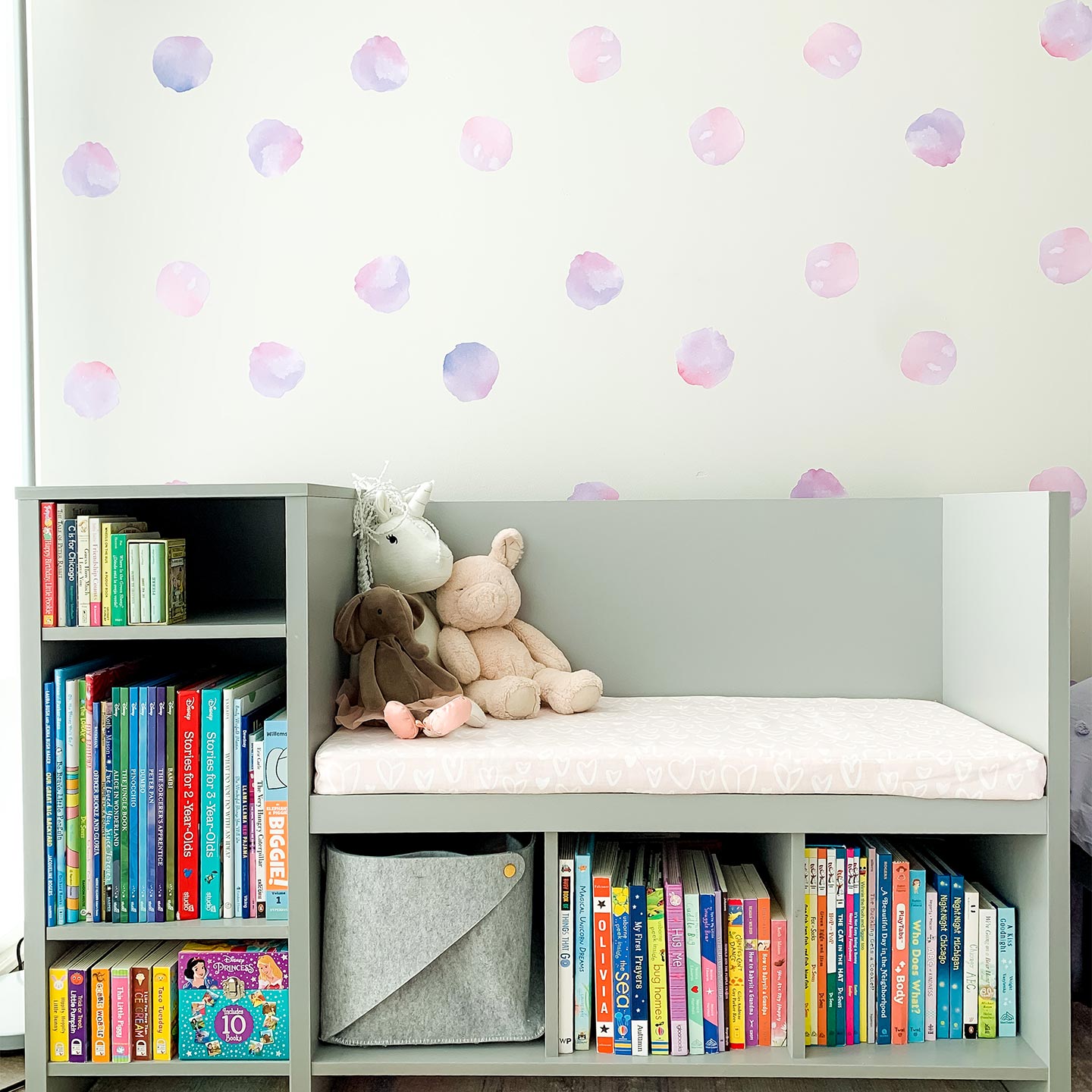 Room with lilac watercolor polka dot wall decals