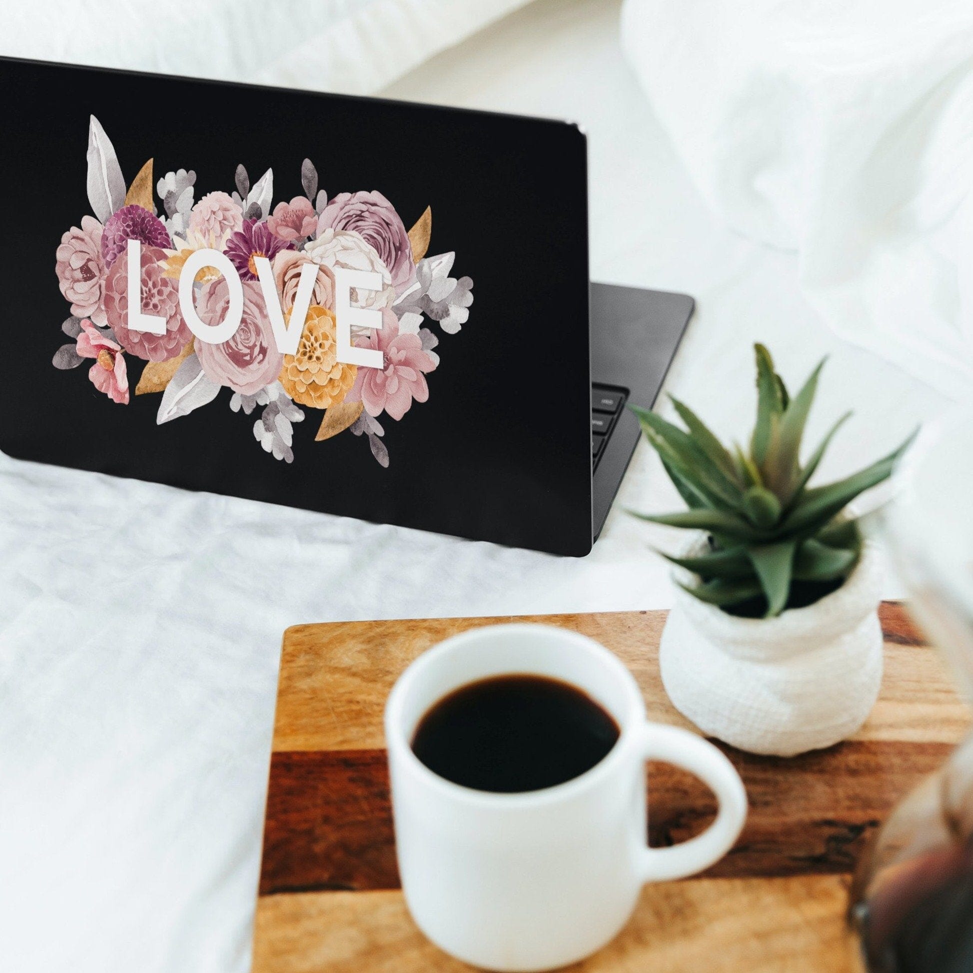 love-laptop-decals_floral-wall-decals